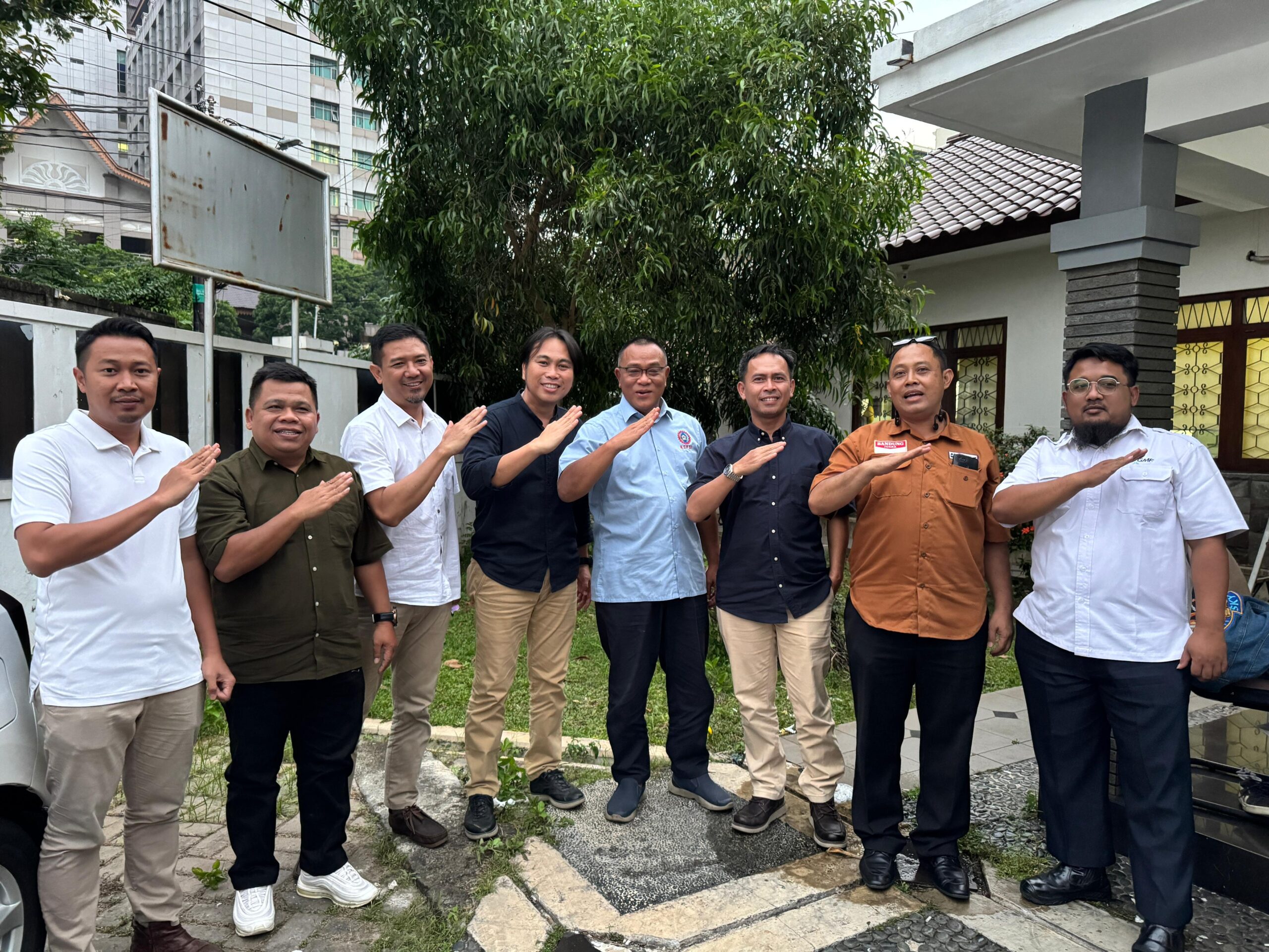 Lima serikat pekerja penerbangan bersatu membentuk FSPPI untuk memperkuat kedaulatan, kesejahteraan, dan industri aviasi nasional.