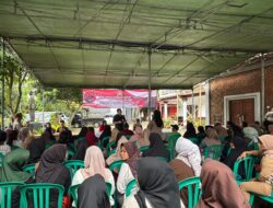 Abraham Serap Aspirasi Ibu-ibu Pedagang di Bojong Nangka