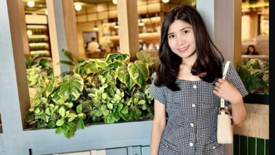 Mettawati hadir sebagai mom influencer jujur dan inspiratif, berbagi kisah ibu nyata dan tips seimbang keluarga di dunia digital.