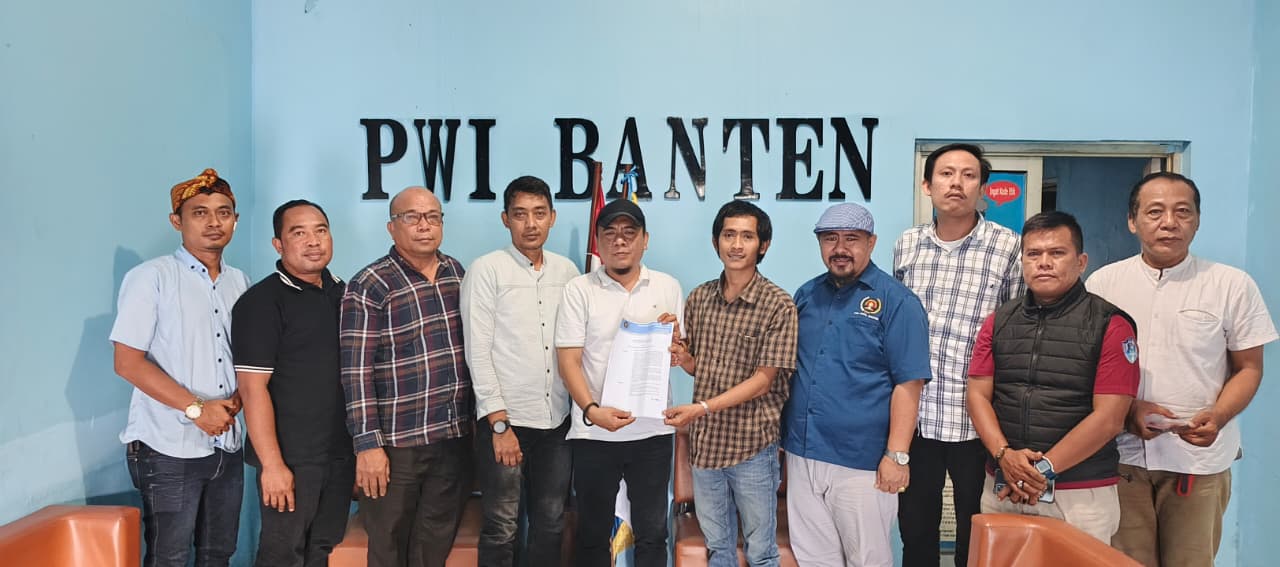 Dualisme kepengurusan PWI Pandeglang resmi berakhir setelah kedua kubu sepakat berdamai dalam musyawarah yang difasilitasi PWI Banten.