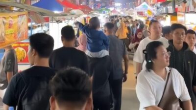 Suasana malam di Pasar Lama Tangerang hidup penuh warna—surga kuliner yang tak pernah tidur dan menyimpan cerita di setiap sudutnya.