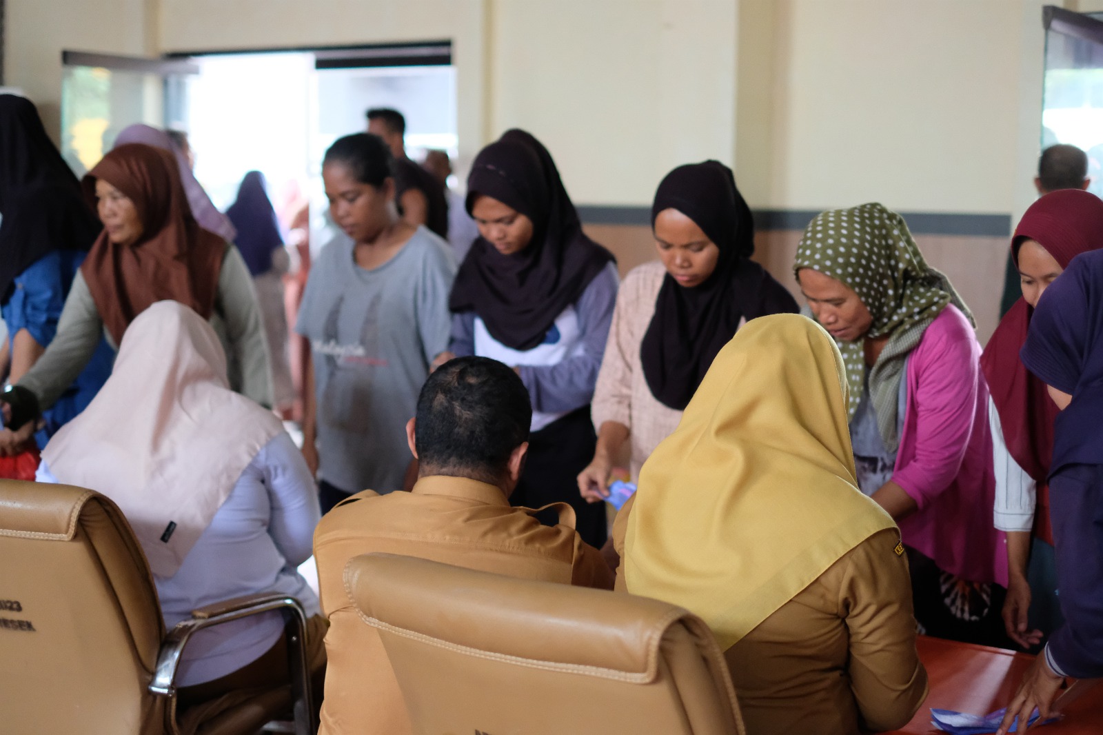 Operasi Pasar Murah di Kresek, Tangerang, bantu warga dapatkan sembako terjangkau dalam rangka Hari Jadi ke-393 Kabupaten.