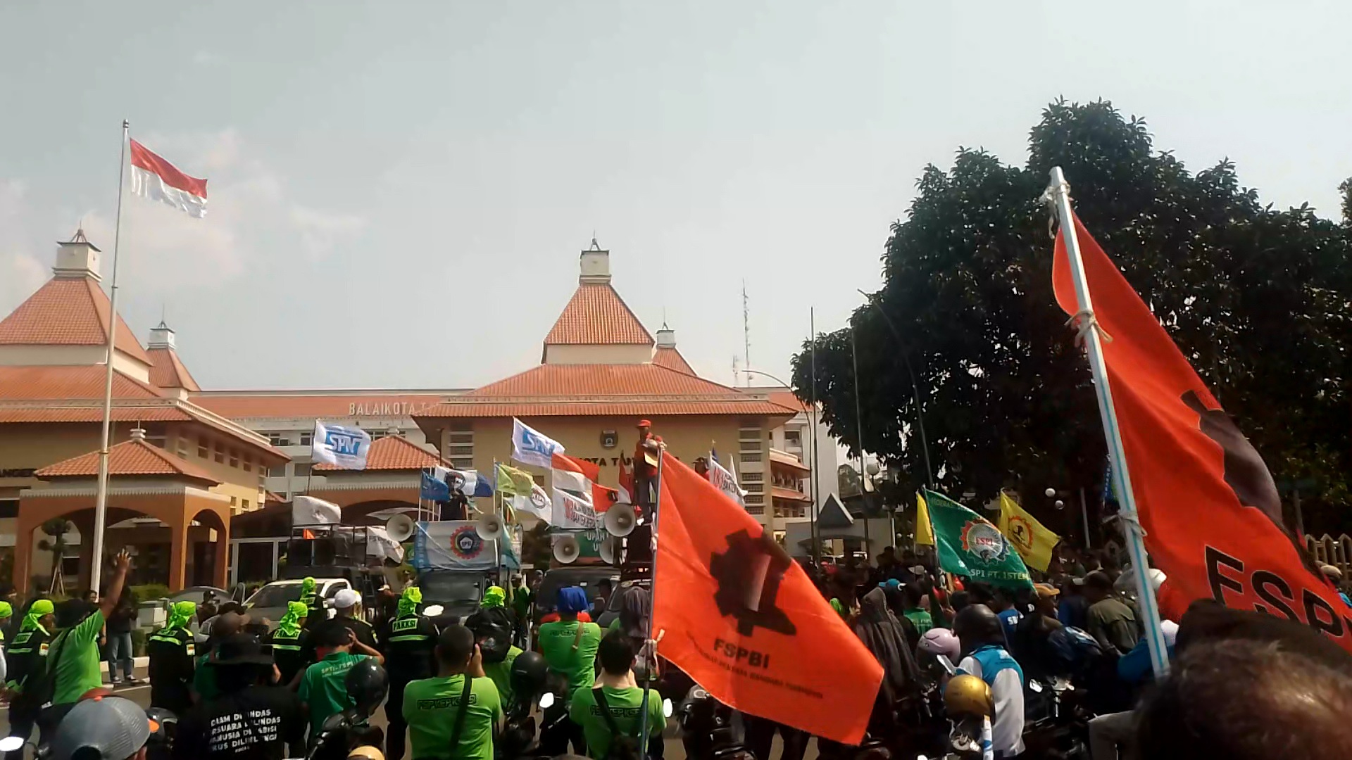 Tuntut Naik Upah, Buruh Bandingkan UMK dengan Gaji dan Tunjangan DPRD
