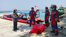 Tim SAR gabungan temukan nelayan KM Usaha Baru tewas di Perairan Pulau Pari setelah tiga hari pencarian di Kepulauan Seribu.