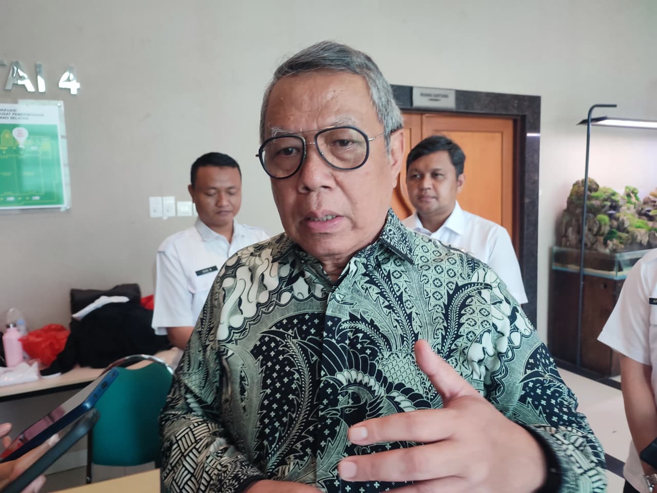 APBD Tangsel 2026 turun Rp510 miliar. Pemkot lakukan efisiensi besar, pangkas TPP, hibah, dan fokus pada belanja fisik.
