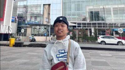 Kisah inspiratif Yahya Musyafa asal Brebes, penyandang disabilitas yang sukses mandiri lewat usaha desain grafis dan printer rumahan.