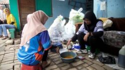 Bank Sampah Patung Rusa Karawaci olah minyak jelantah jadi sabun & lilin, kurangi limbah rumah tangga, beri manfaat ekonomi warga.