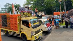 Ratusan pedagang ayam Tangerang unjuk rasa protes harga naik, desak pemerintah turunkan harga ayam di tingkat peternak.