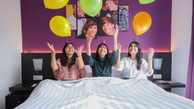 Fame Hotel Gading Serpong hadir dengan konsep kamar Music & Movie berdesain pop art modern, menawarkan pengalaman menginap unik.