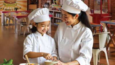 Fame Hotel Gading Serpong gelar Mom & Kid Cooking Class, kegiatan seru dan edukatif untuk mempererat ikatan ibu dan anak.