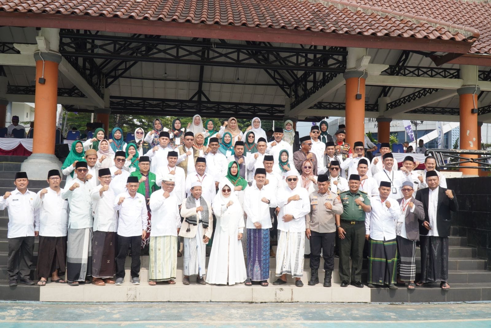 Bupati Pandeglang buka Kick Off Hari Santri Nasional ke-10, ajak santri berperan aktif dalam pembangunan dan kemajuan bangsa.