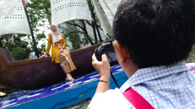 Kotret dan PBI Tangerang Raya Rayakan Hari Batik Nasional dengan Hunting Foto di Taman Potret