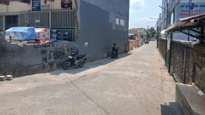 Pembangunan Gedung Nangka Mandiri Teluknaga terhambat akibat penolakan warga terhadap proyek pengaspalan jalan desa.