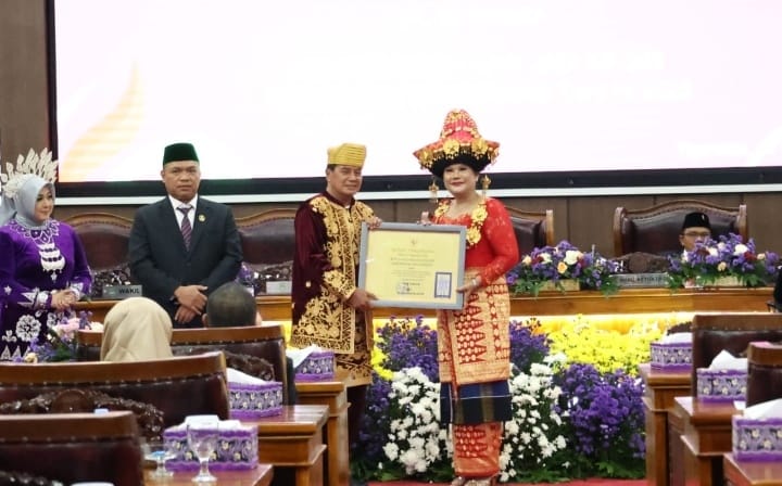 Kejari Kabupaten Tangerang raih penghargaan atas peran pentingnya dalam menyelamatkan dan melindungi aset daerah.