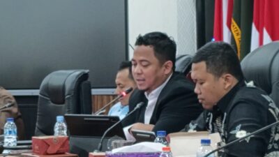 Konflik lahan di Desa Cikupa, Tangerang, memanas. DPRD turun tangan memediasi sengketa antara warga dan pemerintah desa.