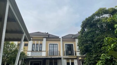 Warga Savia Ciater, Serpong, dibuat resah oleh kemunculan 10 monyet liar yang masuk ke perumahan. Camat minta warga waspada.