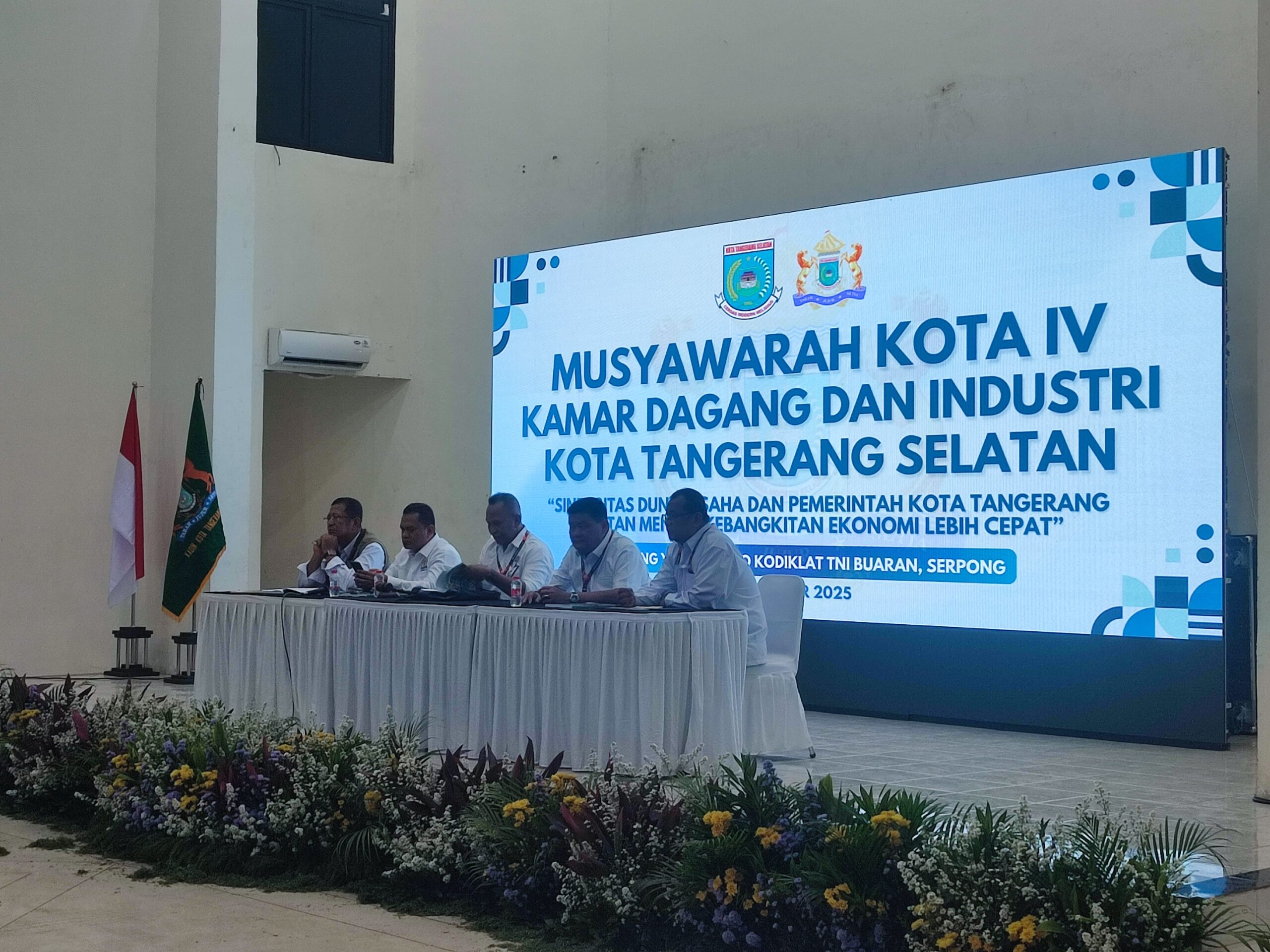 Muskot IV Kadin Tangsel ditunda. Pilar Saga Ichsan ajak peserta jaga kondusivitas dan dorong iklim investasi daerah.