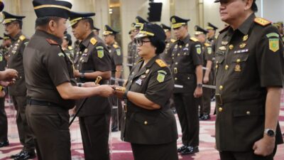 Jaksa Agung ST Burhanuddin lantik Bernandeta Maria Elastiyani sebagai Kajati Banten bersama 16 Kajati lainnya di Jakarta.