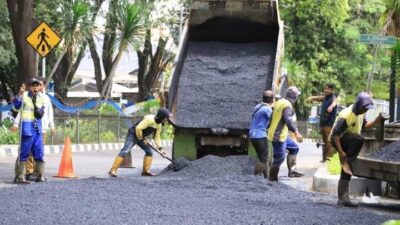 Pemkot Tangerang luncurkan program Perjaka Gesit, layanan cepat tanggap perbaikan jalan rusak hanya dalam sehari.