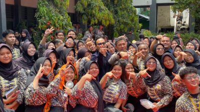 Wakil Ketua Komisi III DPR RI Rano Alfath kunjungi SMAN 7 Tangerang, berangkatkan guru umrah, dan beri santunan anak yatim.