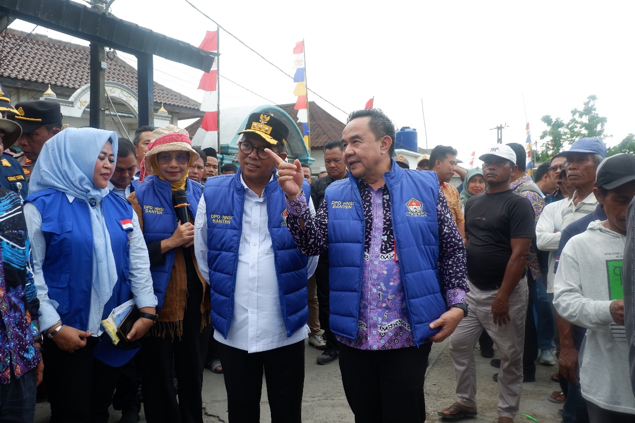 Sekda Soma Atmaja dan Gubernur Banten Andra Soni berdialog dengan nelayan Kronjo bahas kesejahteraan dan peningkatan sektor perikanan.