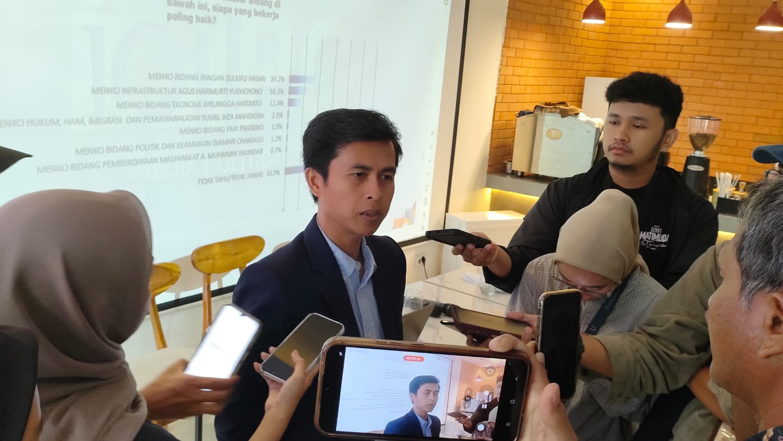 Survei IPO Oktober 2025: Gerindra memimpin elektabilitas partai, PAN naik, PDI-P, Golkar, PKB, dan partai lain diikuti.