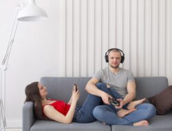 Gamer Pria dan Wanita Punya Gaya Main Berbeda, Begini Tren Gaming Indonesia 2025