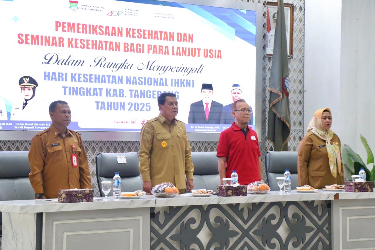 Bupati Tangerang membuka pemeriksaan kesehatan gratis dan seminar lansia pada HKN 2025 untuk meningkatkan kualitas hidup.