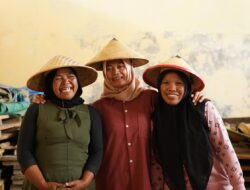 Peran Kepemimpinan Ketua Kelompok Mekaar dalam Pemberdayaan Perempuan untuk Ketahanan Ekonomi Keluarga