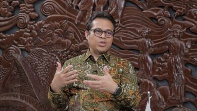 Komdigi ungkap Peta Jalan AI 2025 untuk literasi digital dan talenta AI, dorong Indonesia kuasai kecerdasan buatan berdaulat.