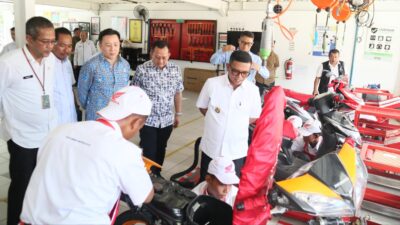 Gubernur Banten Andra Soni tinjau SMK Mitra Industri MM2100 untuk perkuat pendidikan vokasi berbasis industri di Banten.