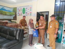 9.488 Keluarga di Neglasari Terima Bansos Beras dan Minyak Goreng dari Pemkot Tangerang