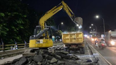 Pemkot Tangerang perbaiki Flyover Jenderal Sudirman. Dishub imbau pengendara hati-hati, tetap aman dan tertib.