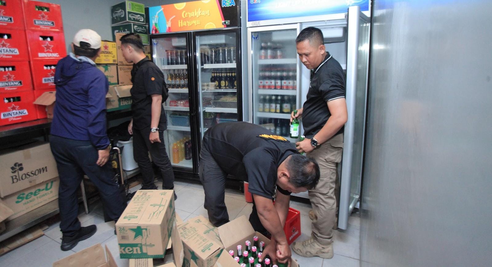 Satpol PP Tangsel sita 316 botol miras ilegal di Serpong Utara, pelanggar dijerat Tipiring, kolaborasi warga penting.