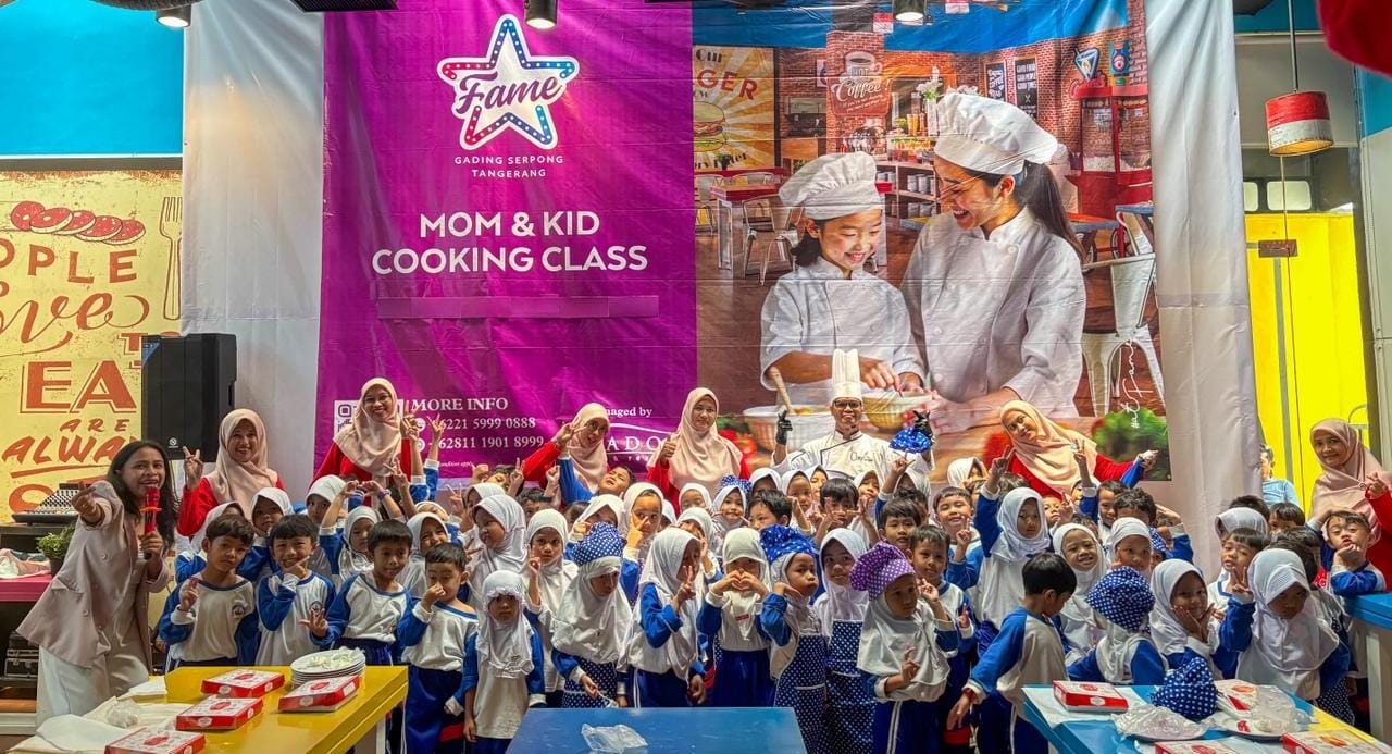 Fame Hotel Gading Serpong gelar Mom & Kid Cooking Class, ajak anak dan orang tua seru-seruan sambil belajar masak bersama.