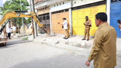 Bupati Tangerang tinjau normalisasi gorong-gorong di Villa Tangerang Elok untuk atasi banjir tahunan warga.