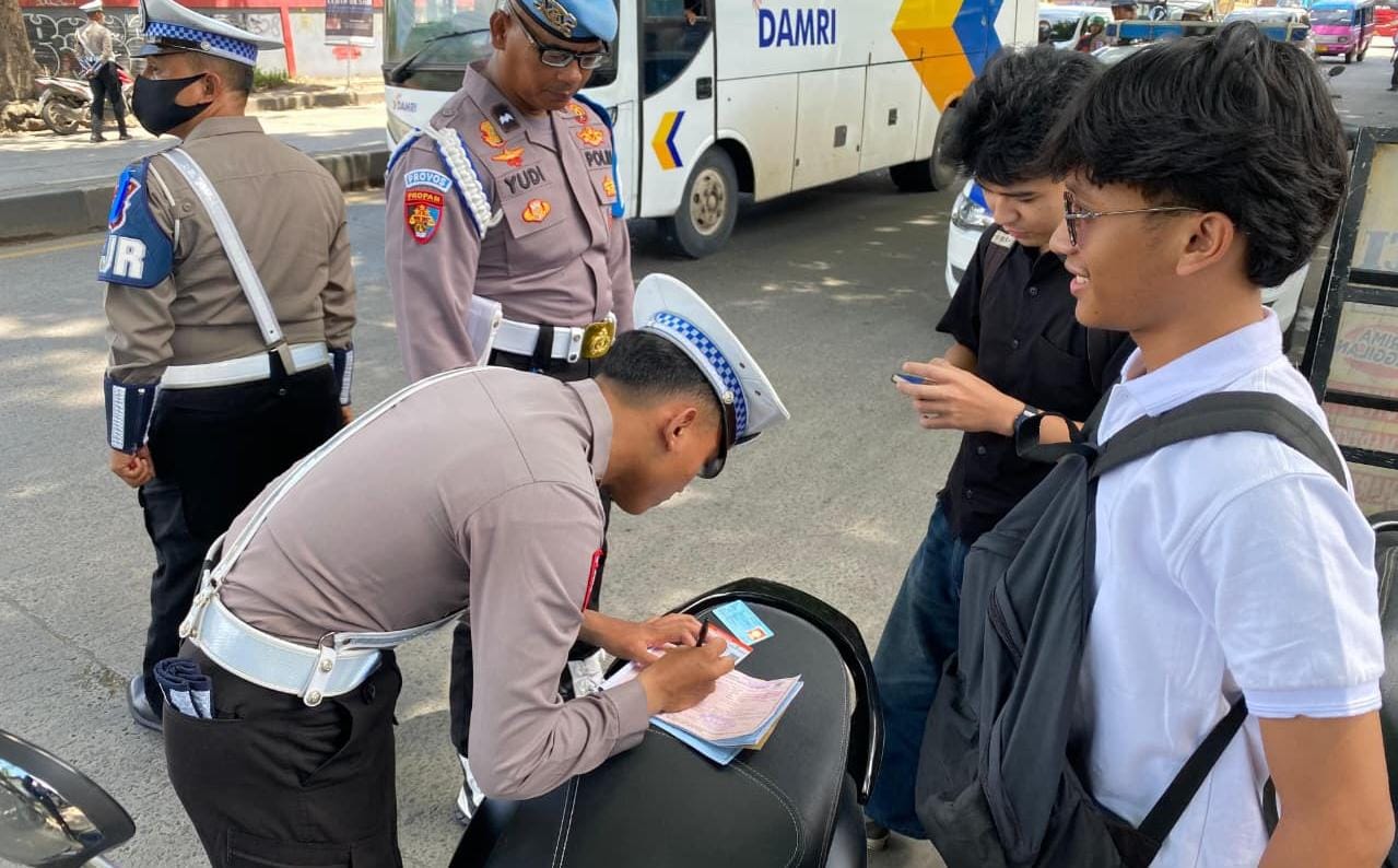 Hari pertama Operasi Zebra Maung 2025 di Serang, pelanggar lalu lintas masih tinggi, fokus di titik rawan kecelakaan.