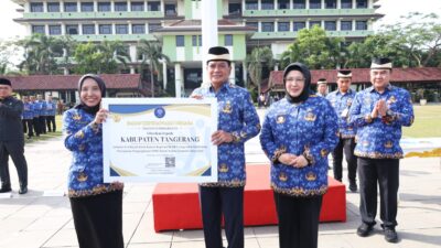 Pemkab Tangerang melantik 8.205 PPPK Paruh Waktu terbesar se-Banten, memperkuat pelayanan publik dan menegaskan komitmen kinerja aparatur.
