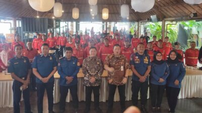 Damkar Tangsel latih Redkar di Serpong untuk perkuat kesiapsiagaan kebakaran dan bekali relawan dengan keterampilan dasar.