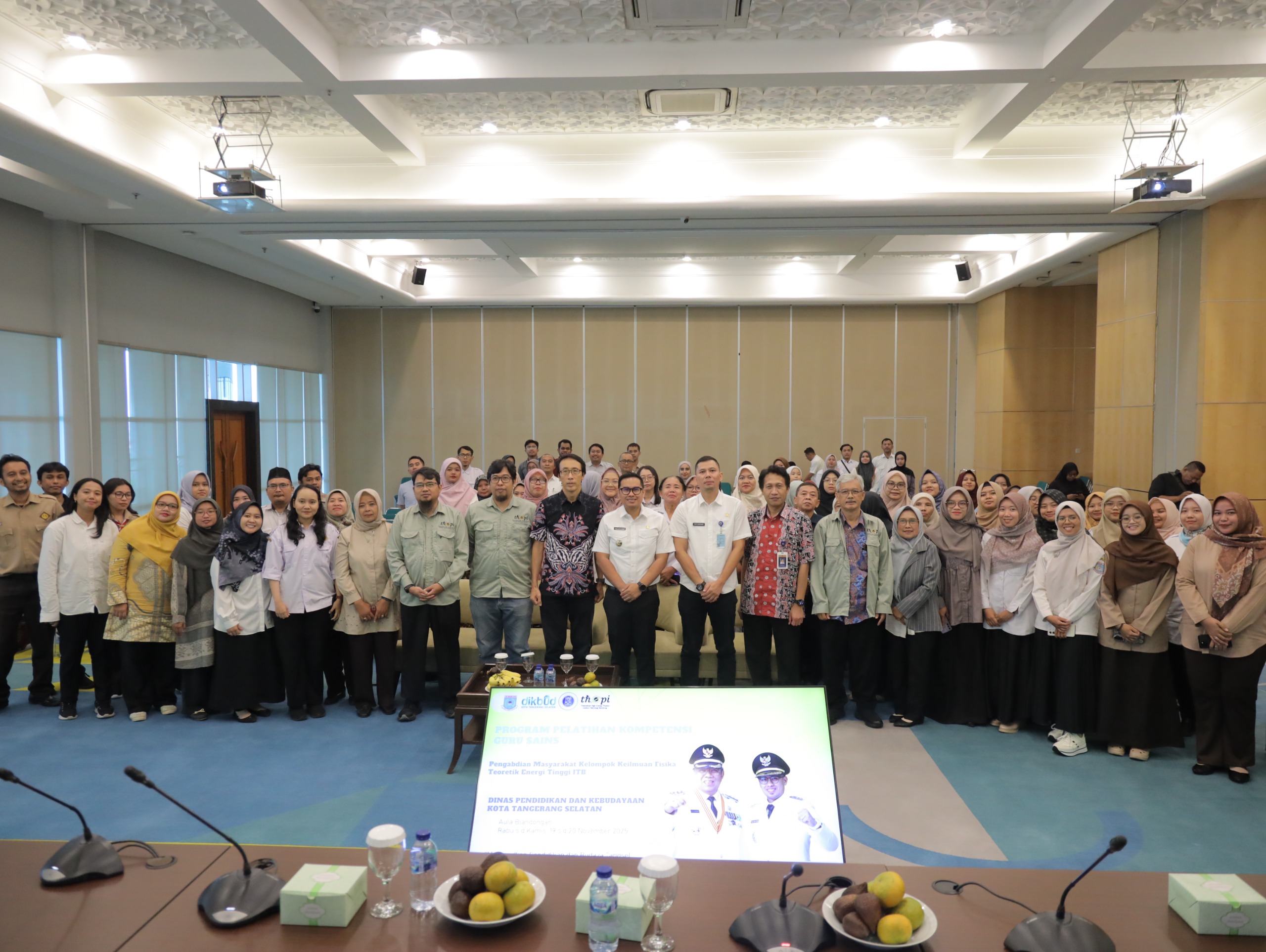 Pemkot Tangsel dan ITB gelar pelatihan guru IPA SMP untuk tingkatkan kompetensi, metode, dan kualitas pendidikan sains.