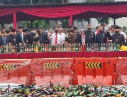 13 Ribu Botol Miras Ilegal Dimusnahkan Pemkot Tangsel pada Hari Jadi ke-17