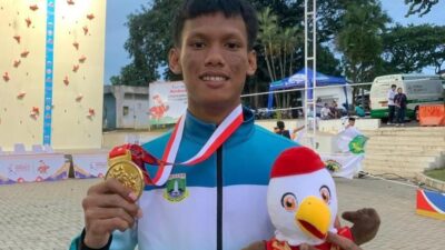 Rama Adimangku, siswa SMKN 7 Tangerang, persembahkan emas untuk Banten di Popnas XVII Jakarta cabang panjat tebing.
