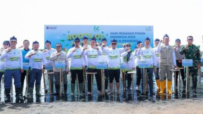 Gubernur Banten Andra Soni ajak masyarakat jaga pesisir lewat penanaman mangrove berkelanjutan dan apresiasi sinergi PLN.