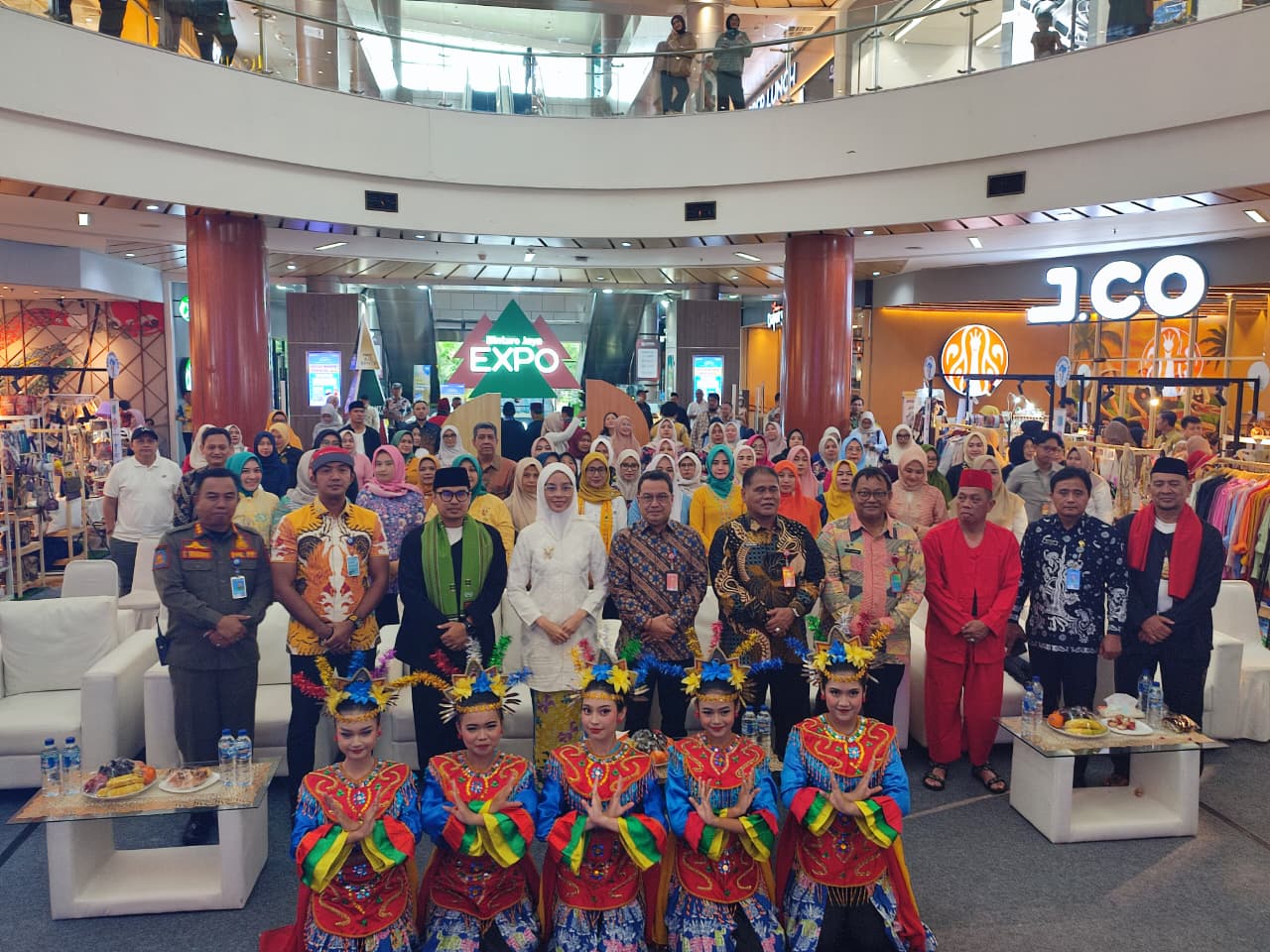 Tangsel Art Festival 2025 dibuka; Pilar Saga dorong ekraf tumbuh lewat pelatihan, promosi UMKM, dan penguatan identitas kriya lokal.