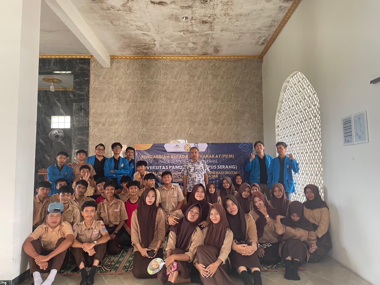 Pelatihan keamanan siber Unpam di SMAN 1 Pamarayan bekali siswa generasi digital dengan literasi keamanan data dan sikap bijak berinternet.