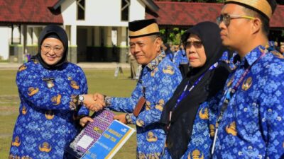 Wabup Intan ajak ASN memperkuat disiplin, responsivitas, dan pelayanan humanis pada Apel Kesadaran Nasional di Kabupaten Tangerang.