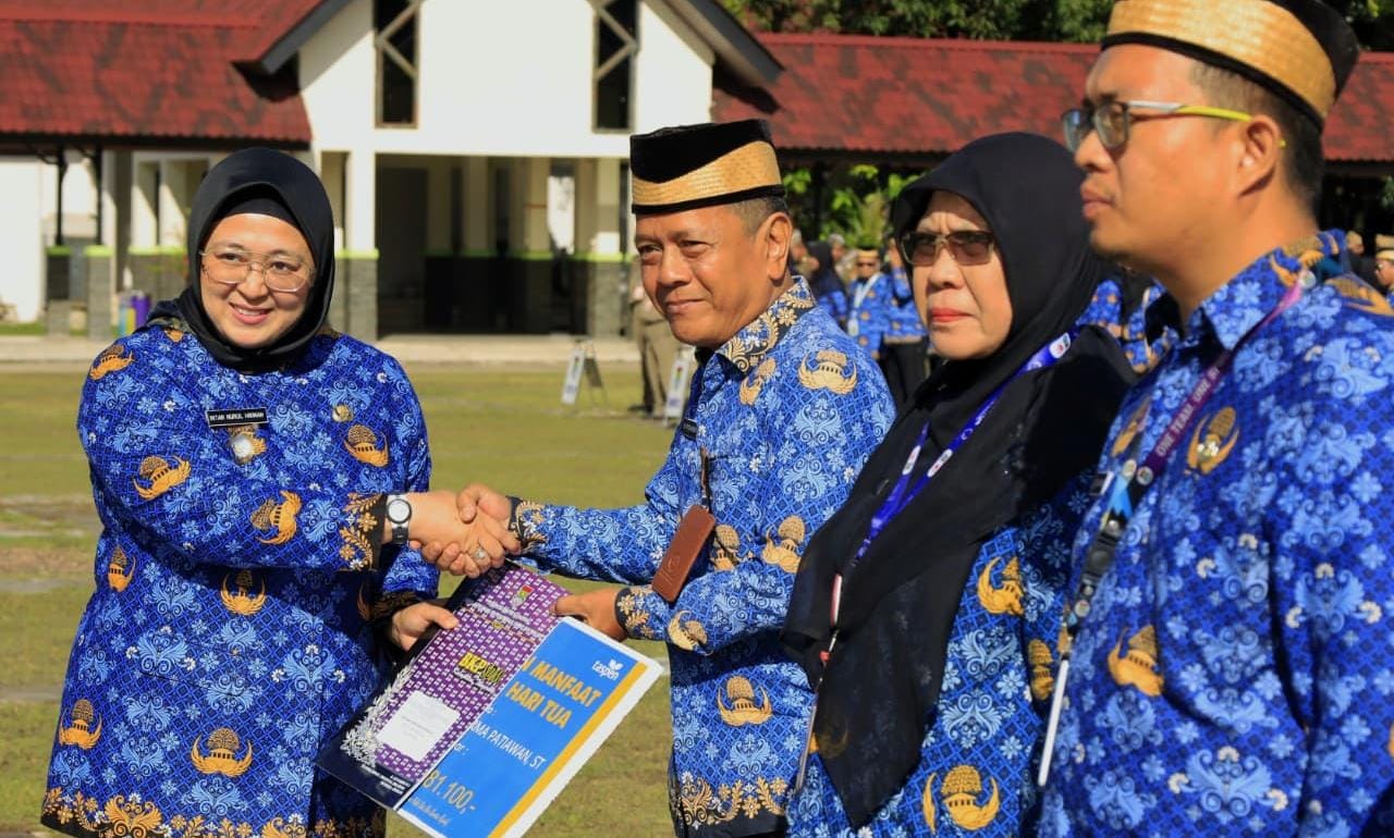 Wabup Intan ajak ASN memperkuat disiplin, responsivitas, dan pelayanan humanis pada Apel Kesadaran Nasional di Kabupaten Tangerang.