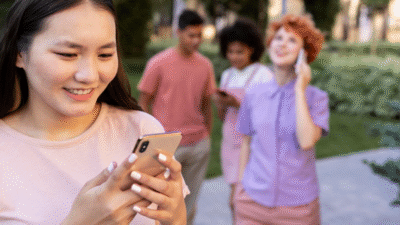 Perkembangan teknologi digital mengubah komunikasi masyarakat, tantangan literasi digital dan etika pun penting diperhatikan.