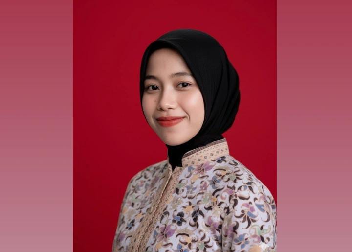 Pembahasan fenomena public speaking anxiety pada mahasiswa, penyebab utama, serta strategi efektif untuk mengurangi kecemasan berbicara.