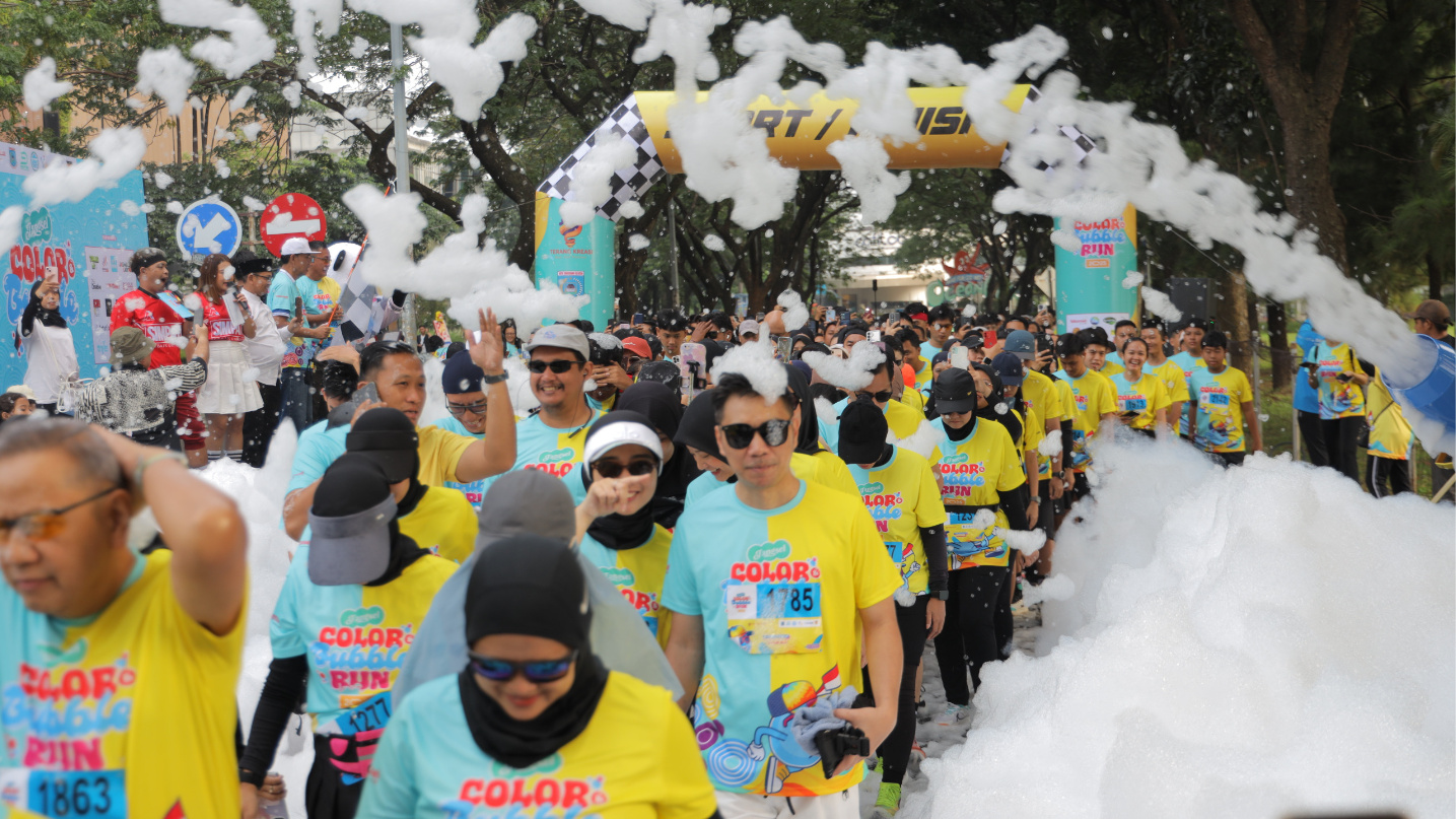Ribuan peserta meriahkan Tangsel Color Bubble Run 2025 di BSD. Ajang HUT ke-17 Tangsel ini mengajak warga hidup sehat lewat lari penuh warna.